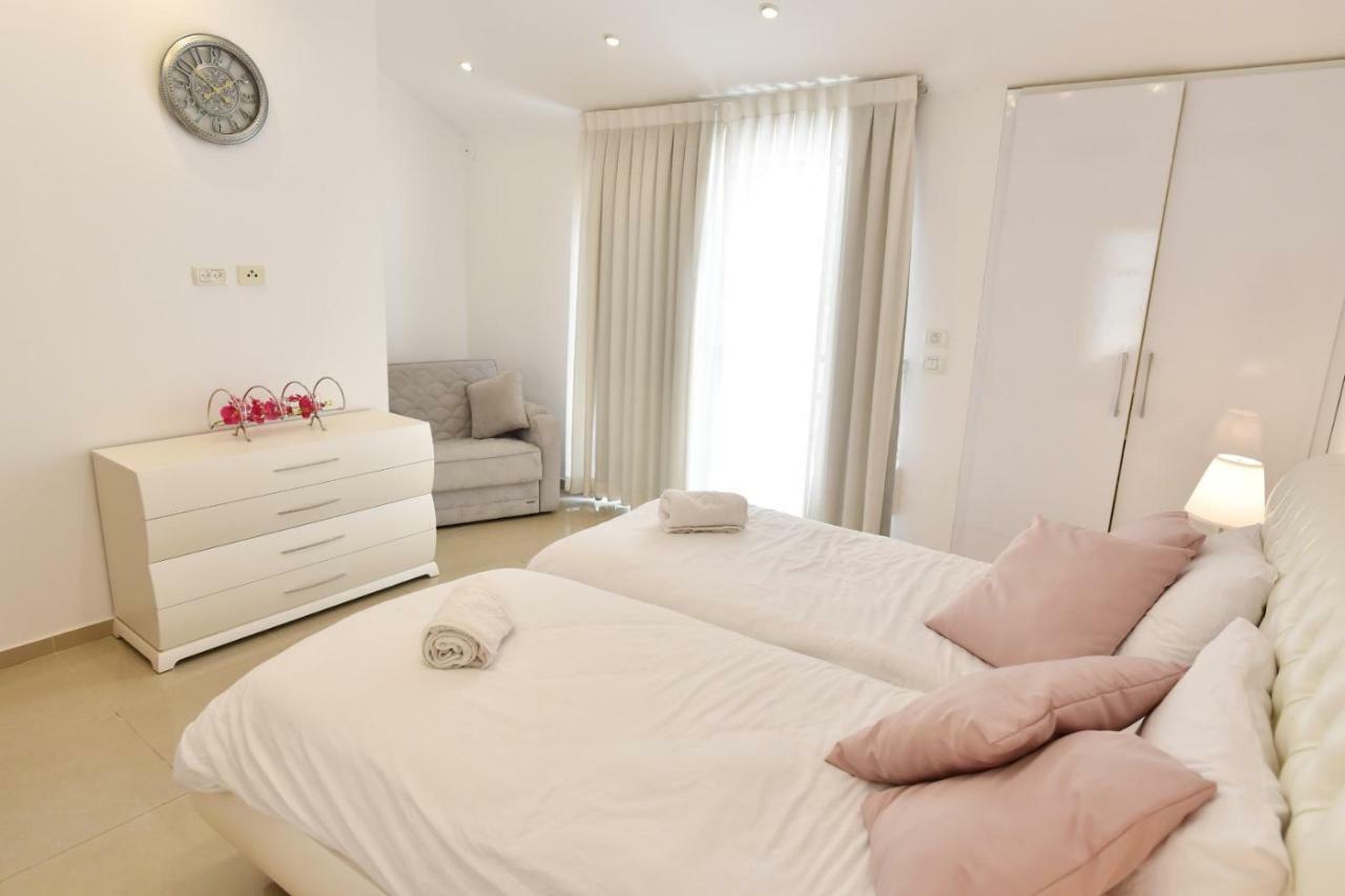 Saidoff, Amazing 4 Bedroom 3 Bath In City Center, Pool, Parking!!! Єрусалим Екстер'єр фото