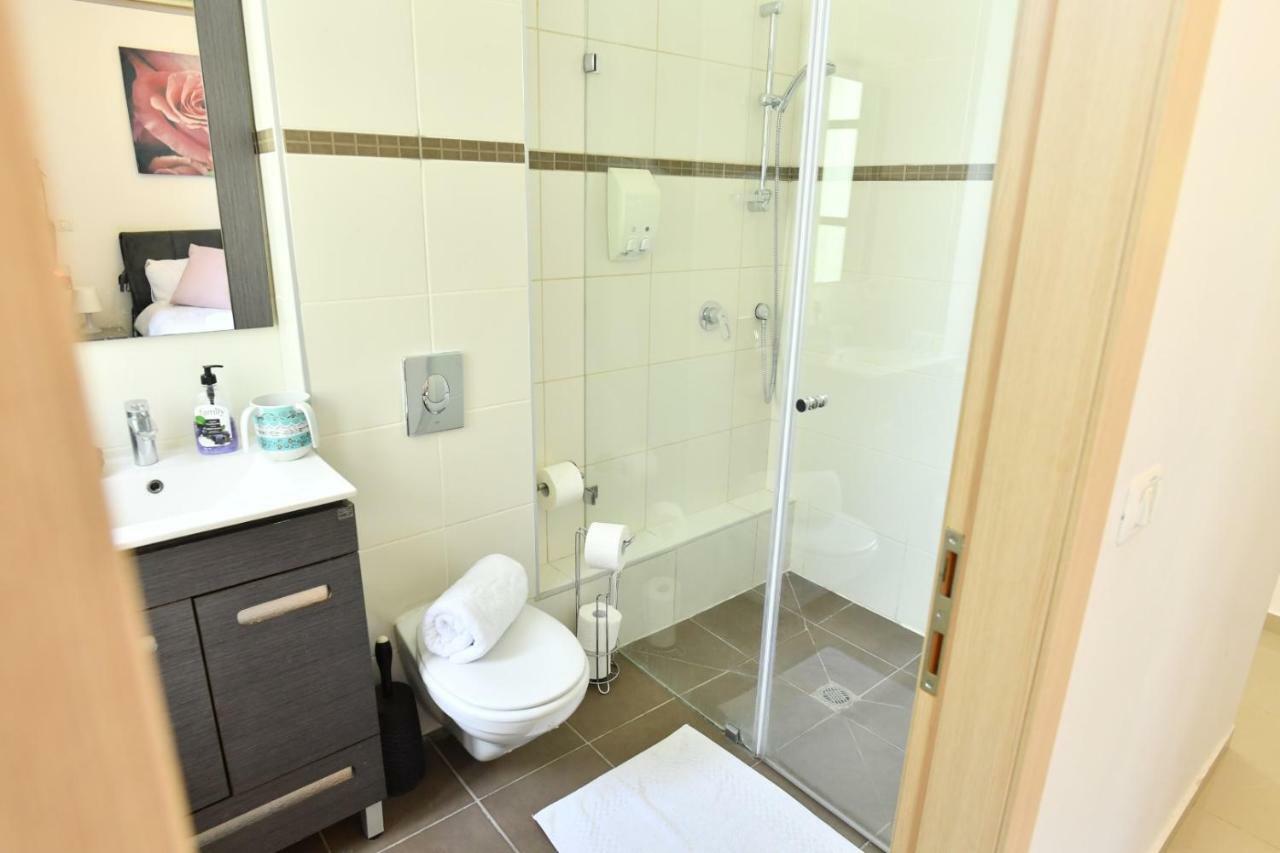 Saidoff, Amazing 4 Bedroom 3 Bath In City Center, Pool, Parking!!! Єрусалим Екстер'єр фото