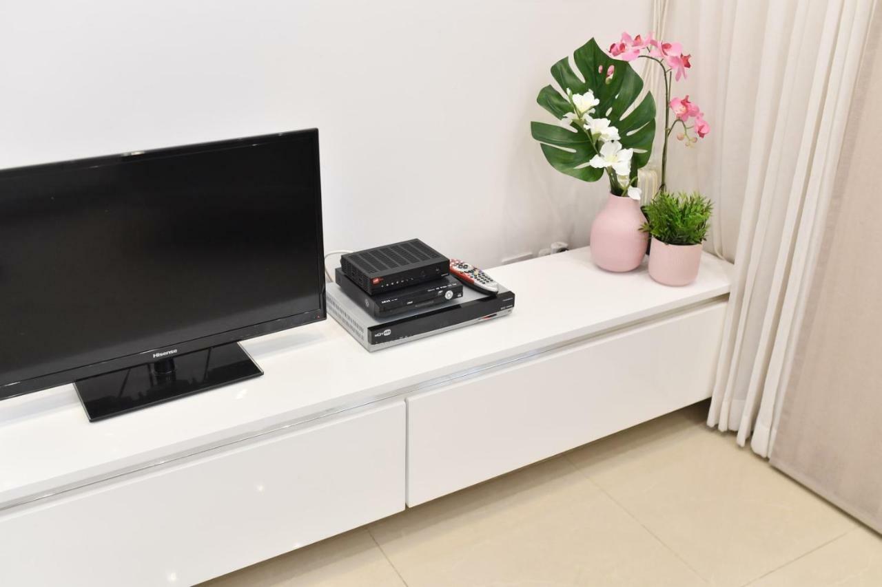 Saidoff, Amazing 4 Bedroom 3 Bath In City Center, Pool, Parking!!! Єрусалим Екстер'єр фото